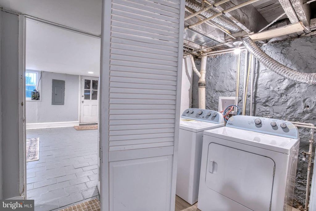 Image 24 of property listing at 3404 W FRANKLIN ST, Baltimore, MD 21229