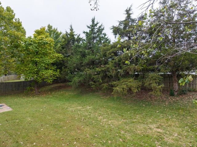 2109 OSAGE DR, Columbia, MO 65202