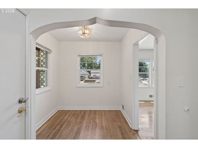 6907 N MARYLAND Ave, Portland, OR 97217
