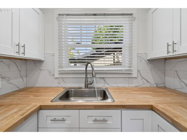 6907 N MARYLAND Ave, Portland, OR 97217