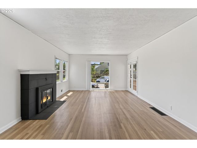 6907 N MARYLAND Ave, Portland, OR 97217