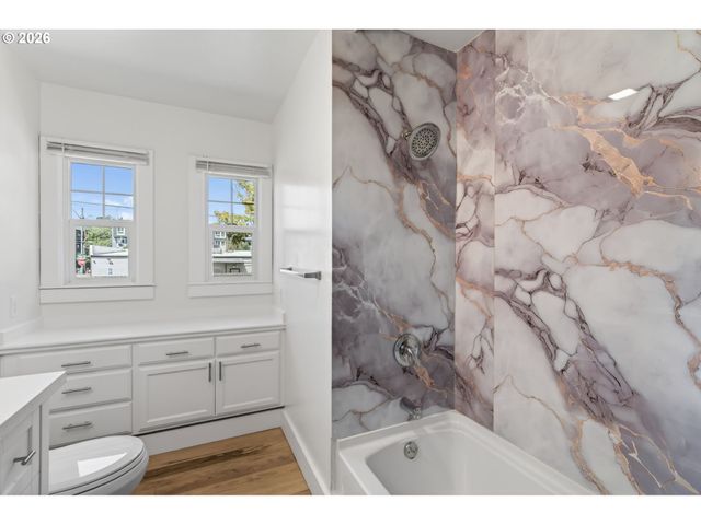 6907 N MARYLAND Ave, Portland, OR 97217