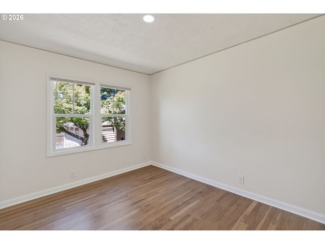 6907 N MARYLAND Ave, Portland, OR 97217