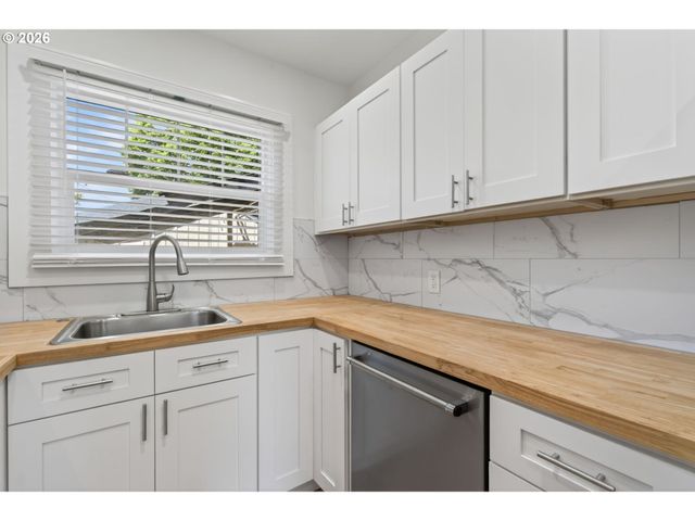 6907 N MARYLAND Ave, Portland, OR 97217