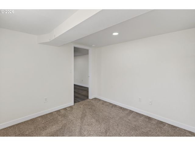 6907 N MARYLAND Ave, Portland, OR 97217