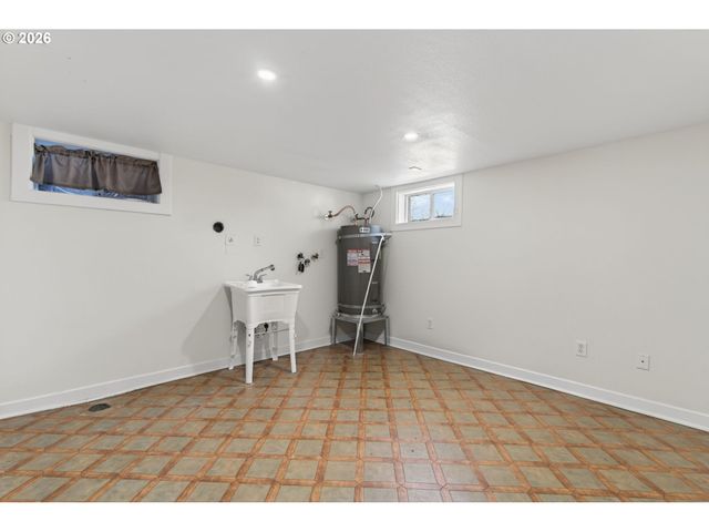 6907 N MARYLAND Ave, Portland, OR 97217