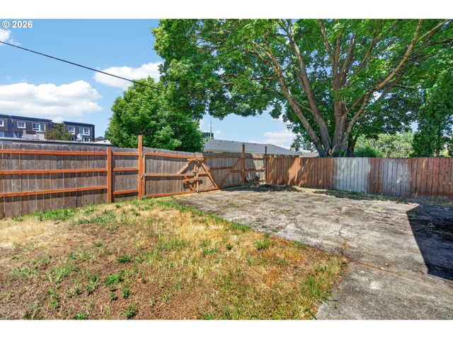 6907 N MARYLAND Ave, Portland, OR 97217