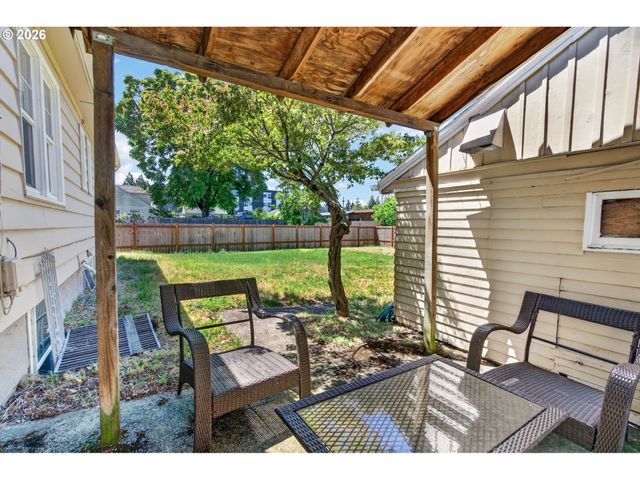 6907 N MARYLAND Ave, Portland, OR 97217