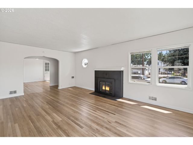 6907 N MARYLAND Ave, Portland, OR 97217
