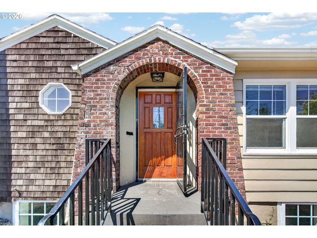 6907 N MARYLAND Ave, Portland, OR 97217