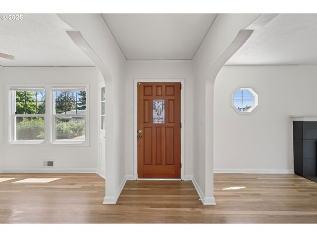 6907 N MARYLAND Ave, Portland, OR 97217