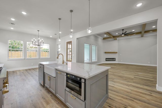 143 Bent Tree Ln, Montgomery, TX 77356