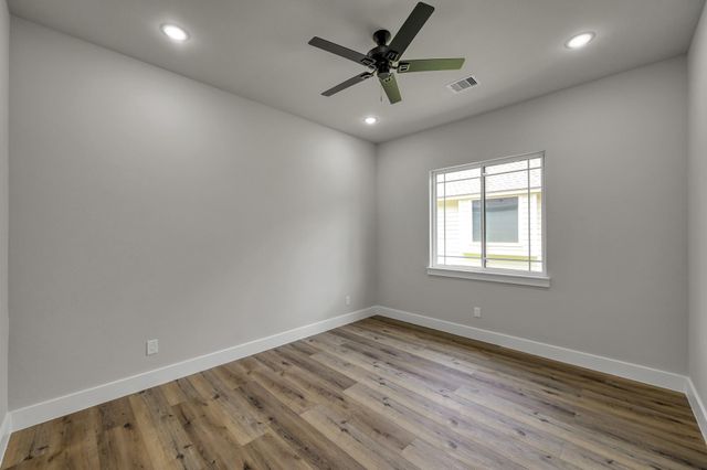 143 Bent Tree Ln, Montgomery, TX 77356