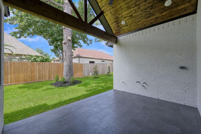143 Bent Tree Ln, Montgomery, TX 77356