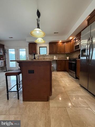 203 W WEYMOUTH ROAD, Vineland, NJ 08360