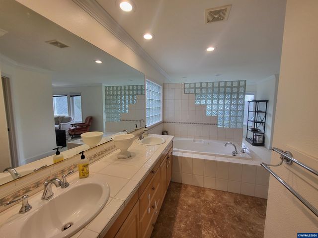 3371 Coeur D Alene Dr, West Linn, OR 97068