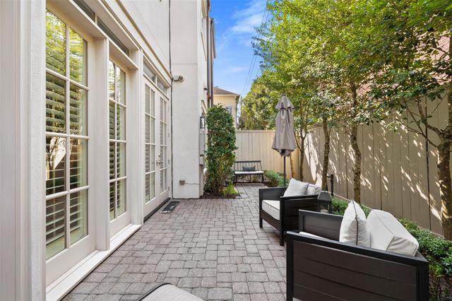 1202 Wynden Commons Lane, Houston, TX 77056