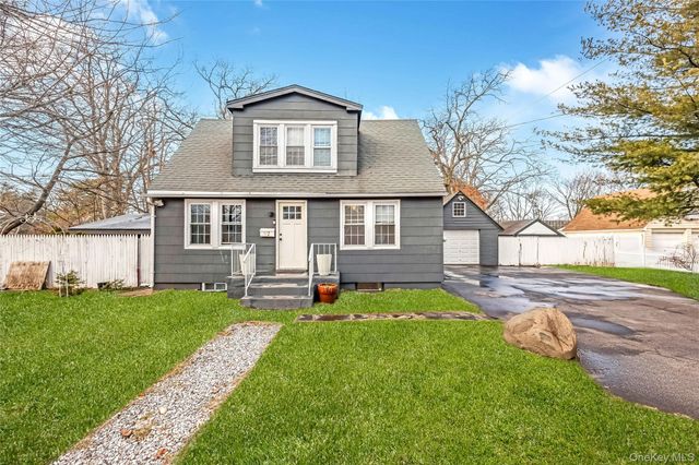 97 Berry Street, Lindenhurst, NY 11757
