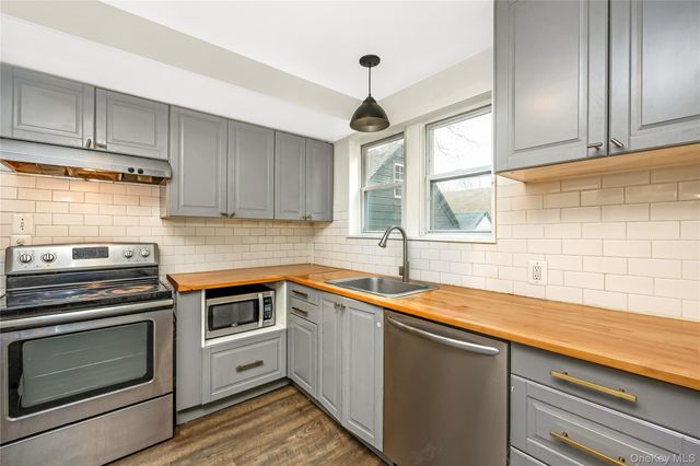 97 Berry Street, Lindenhurst, NY 11757