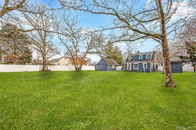 97 Berry Street, Lindenhurst, NY 11757