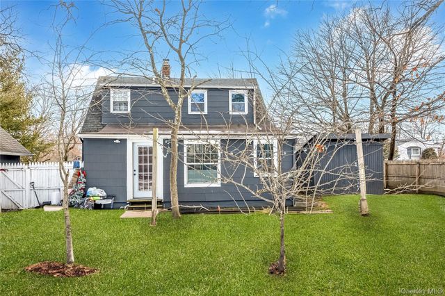 97 Berry Street, Lindenhurst, NY 11757