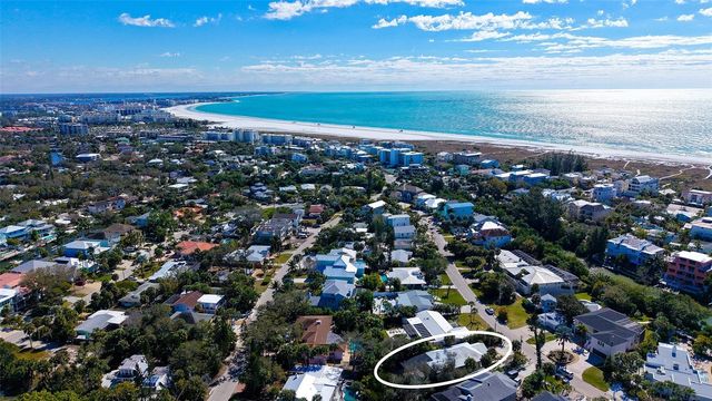421 ISLAND CIRCLE, Sarasota, FL 34242