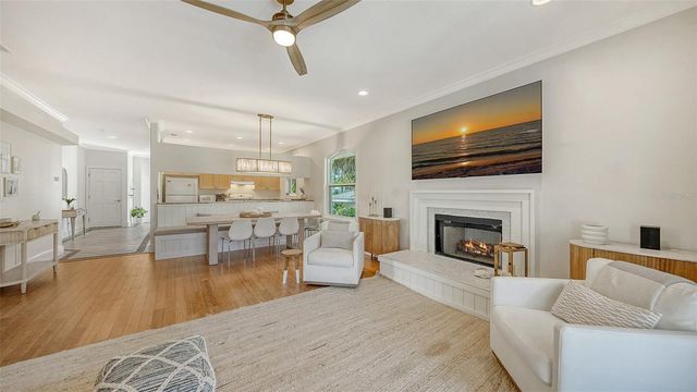 421 ISLAND CIRCLE, Sarasota, FL 34242