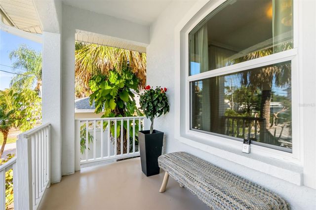 421 ISLAND CIRCLE, Sarasota, FL 34242