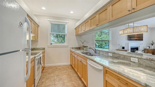 421 ISLAND CIRCLE, Sarasota, FL 34242