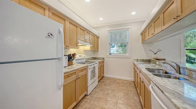 421 ISLAND CIRCLE, Sarasota, FL 34242