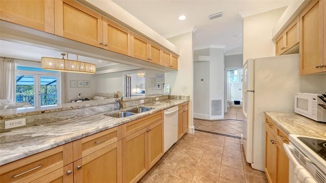 421 ISLAND CIRCLE, Sarasota, FL 34242