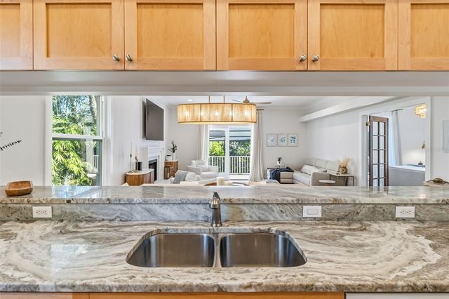 421 ISLAND CIRCLE, Sarasota, FL 34242