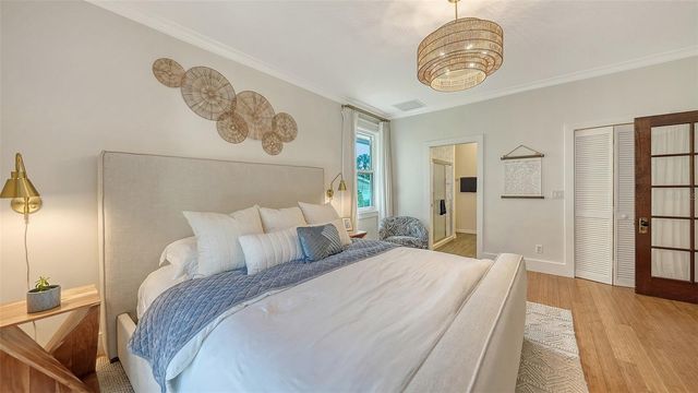 421 ISLAND CIRCLE, Sarasota, FL 34242