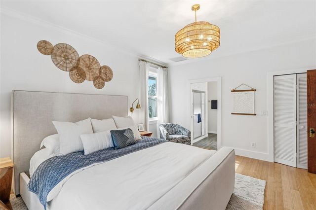 421 ISLAND CIRCLE, Sarasota, FL 34242