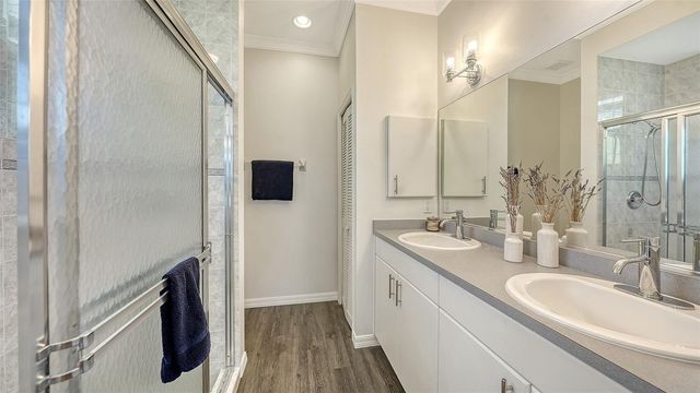 421 ISLAND CIRCLE, Sarasota, FL 34242