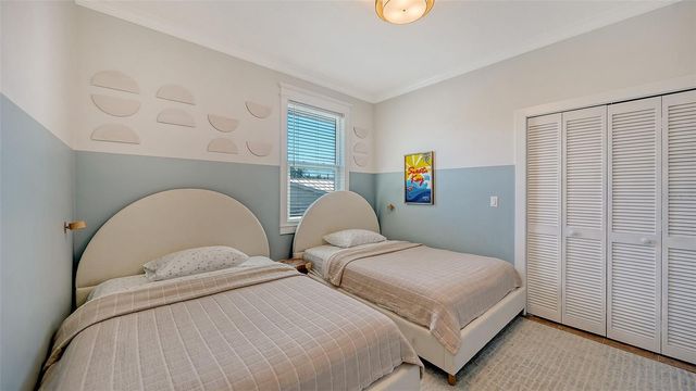 421 ISLAND CIRCLE, Sarasota, FL 34242