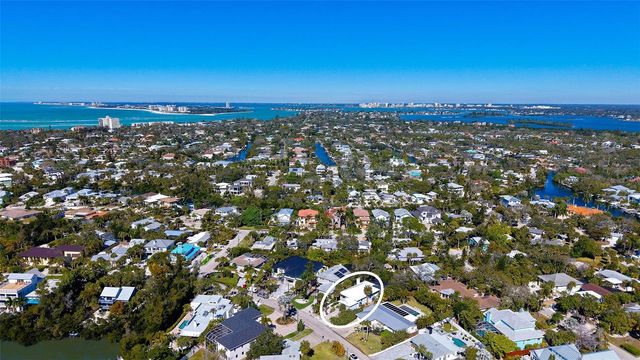 421 ISLAND CIRCLE, Sarasota, FL 34242