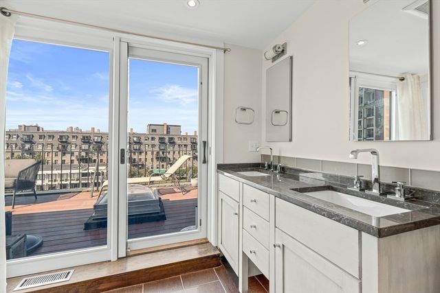 33 Commercial Wharf 52, Boston, MA 02110