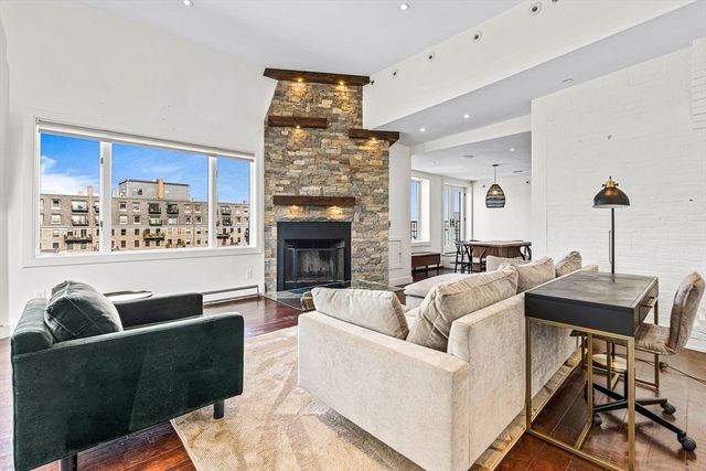 33 Commercial Wharf 52, Boston, MA 02110