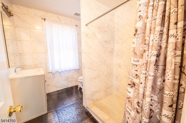 289 Rose St, Newark City, NJ 07108