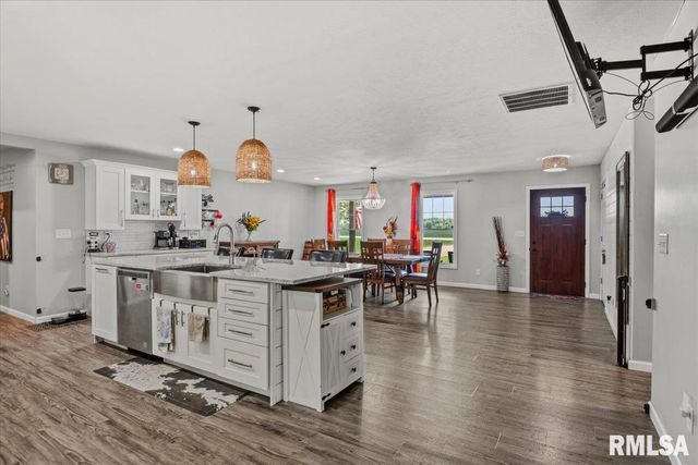 12069 State Route 4, Auburn, IL 62615