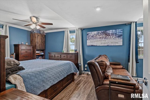 12069 State Route 4, Auburn, IL 62615