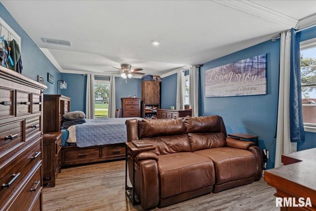 12069 State Route 4, Auburn, IL 62615