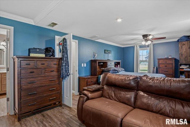 12069 State Route 4, Auburn, IL 62615