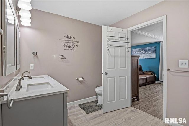 12069 State Route 4, Auburn, IL 62615