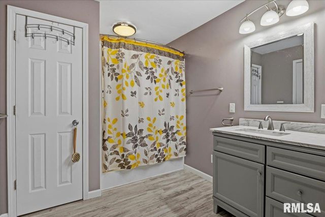 12069 State Route 4, Auburn, IL 62615