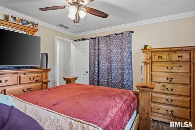 12069 State Route 4, Auburn, IL 62615