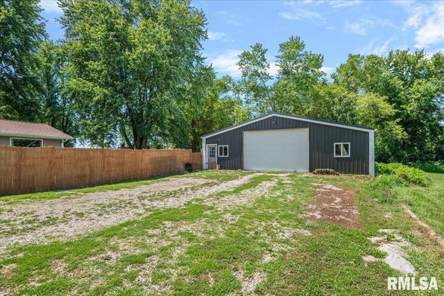 12069 State Route 4, Auburn, IL 62615