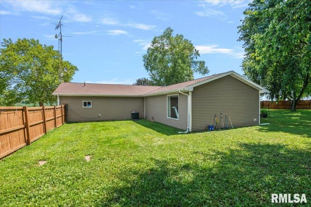 12069 State Route 4, Auburn, IL 62615