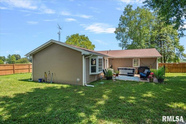 12069 State Route 4, Auburn, IL 62615
